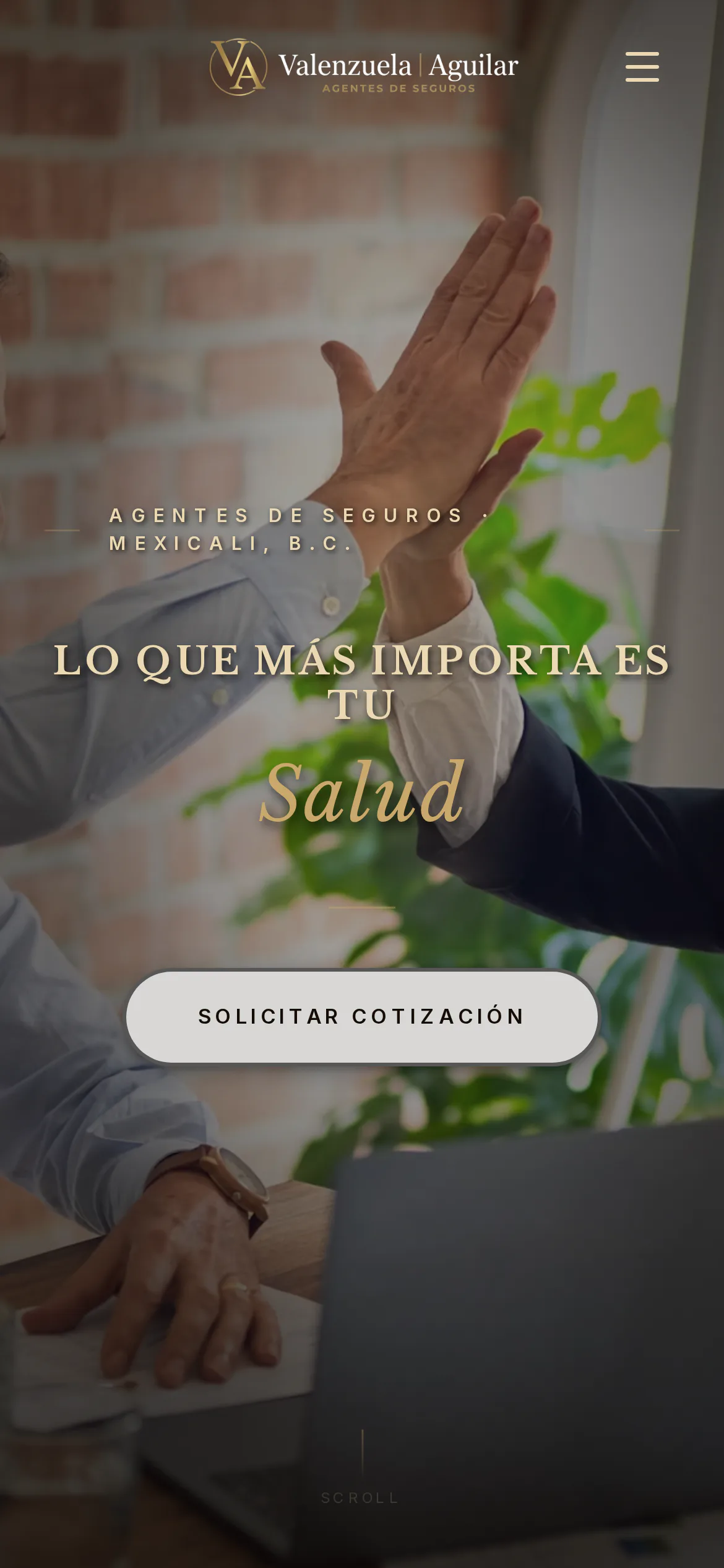 Asesores Valenzuela y Aguilar en teléfono
